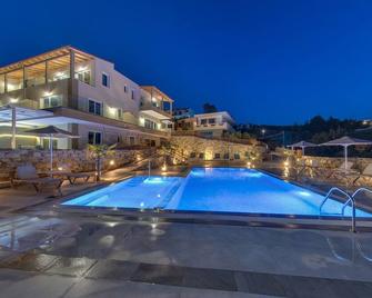 Spiros-Soula Thematic Suites - Agia Pelagia - Pool