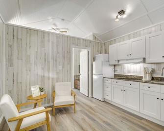 Picayune Tiny Home Rental about 11 Mi to Space Center! - Picayune