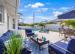 Private Pool Near Beach Fenced Yard Outdoor Living - Naples - Balcony