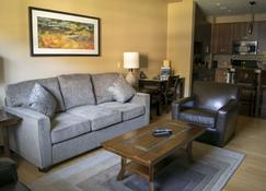 Silver Creek Lodge - Canmore - Wohnzimmer