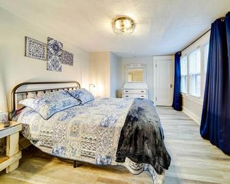 Meadville Apartment w/ Deck 2 Mi to Allegheny! - Meadville