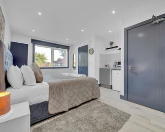 Captivating 1-Bed Studio in Feltham - Feltham - Bedroom