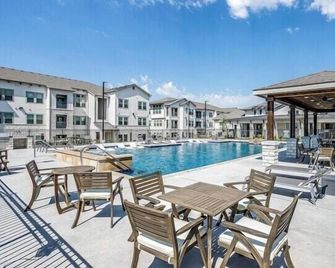Chisholm Trace 734 I Spacious 1 Bed 1 Bath - Cleburne - Bazén