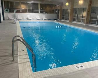 Ultimate Wellness Escape: Studio w Indoor Pool - Morgantown - Pool