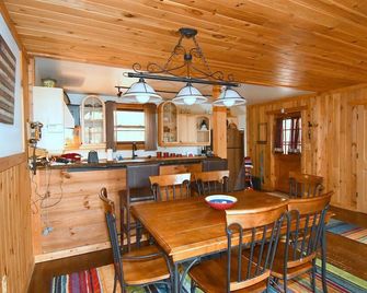 Seventh Heaven - Heavenly Retreat - Great Cacapon - Dining room