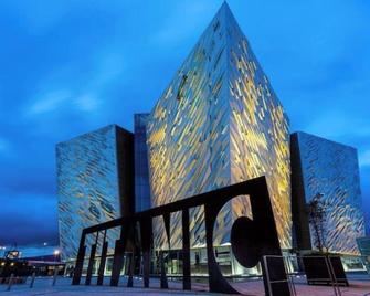 House near City airport, Titanic Qtr & SSE Arena - Belfast - Building