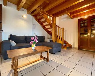 Gite Saint-Pierre-du-Champ, 4 bedrooms, 8 persons - Saint-Pierre-du-Champ - Sala de estar