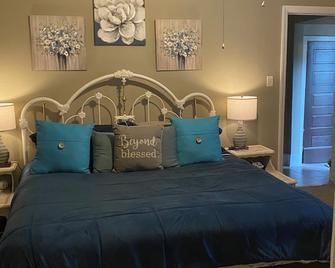 Charming Wheeling Island Home - Wheeling - Bedroom