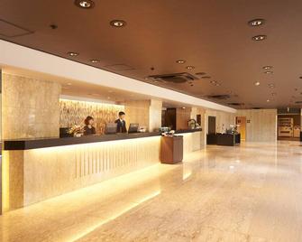 Hotel Consort Shin-Osaka - Osaka - Front desk