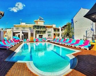Trabukos Beach Complex - Kavos - Piscine