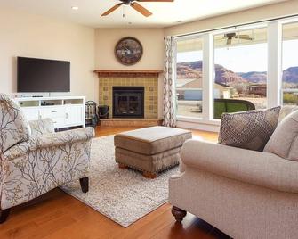 Luxury Pet-Friendly Kanab Home Quiet Neighborhood - Kanab - Living room