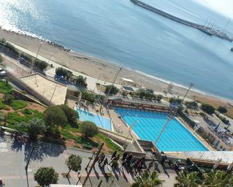 Cavo D' Oro - Piraeus - בריכה