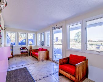 Whispering Pines by Hotel O Whitestone VA - White Stone - Front desk