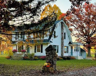 Cozy Delavan Lake Cottage - Walk to Beach/Boat Launch. 8 Minutes to Lake Geneva! - Delavan - Gebouw