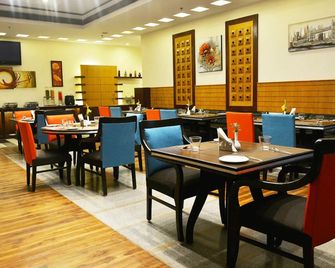 The Competent Palace Hotel - Jhājra - Restaurant