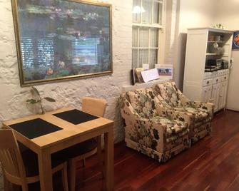 Arundel's Boutique Accommodation - Perth - Living room
