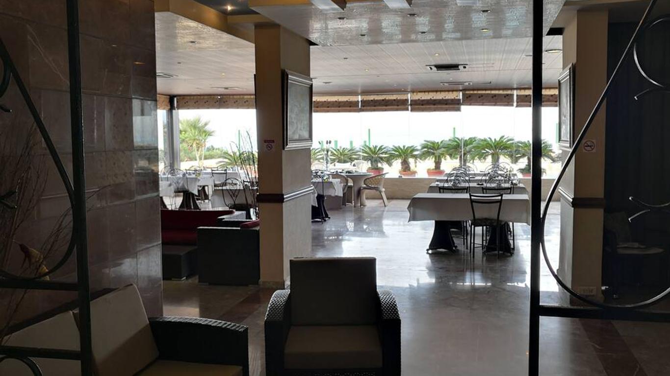 Holiday Suites Hotel & Beach Resort