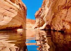 Breathtaking Lake Powell Views from Surf-Themed Home with Hot Tub - Sleeps 14+ - Page - Pool
