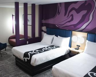 La Quinta Inn & Suites by Wyndham Memphis East - Memphis - Bedroom
