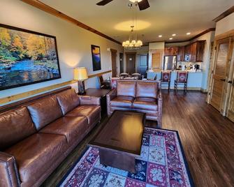 Westgate Smoky Mountain Resort & Water Park - Gatlinburg - Living room