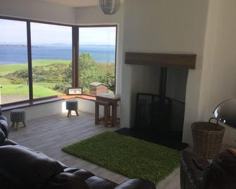 Makem's Self Catering Cottage - Ballycastle - Living room