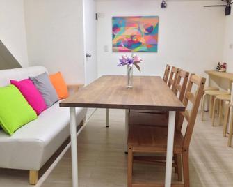 Pineapple Youth Hostel - Kaohsiung - Comedor