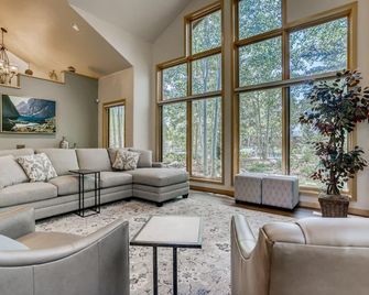 Frisco Cedar 225 4 Bedroom Home by RedAwning - Frisco - Living room