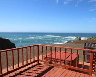 Whale Song - one of the Mendocino Coast's finest offerings - Mendocino - Balcony
