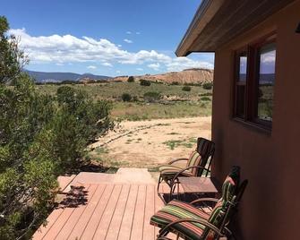 Small house for 2 near Abiquiu - Abiquiu - Patio