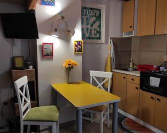 Pavlach apartman - Novi Sad - Küche