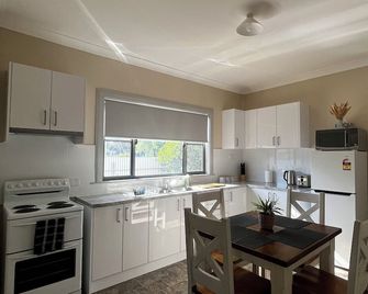 Spring Valley Cottage - Parkes - Kuchyň