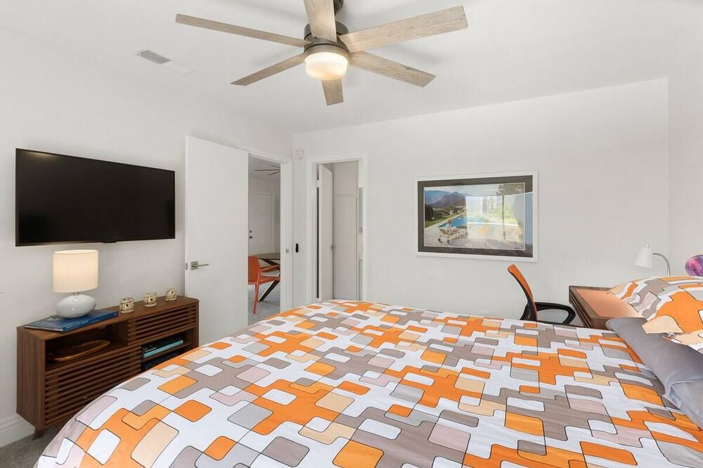 Prime Midtown Area Palm Springs Clean Upper Level View Condo 2 Bed/2 Bath - פאלם ספירנגס - חדר שינה