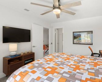 Prime Midtown Area Palm Springs Clean Upper Level View Condo 2 Bed/2 Bath - Palm Springs - Quarto