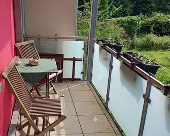 Cozy apartment with eat-in kitchen, balcony and shared use of the garden. - Essen - Balcone