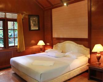 Safari Resort - Puncak - Bedroom