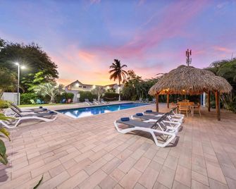 Amazing Cute Studio w/ Two Double Beds & Pool View - Noord - Pool