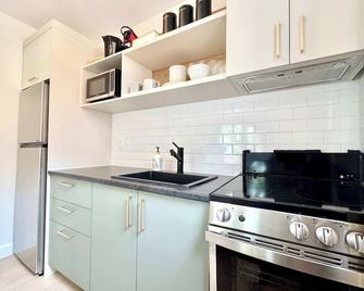 The Cozy Loft - 2 Guests - AC - 5 min Downtown - Quebec - Cocina