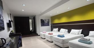 Naga Regent Hotel - Naga City - Schlafzimmer