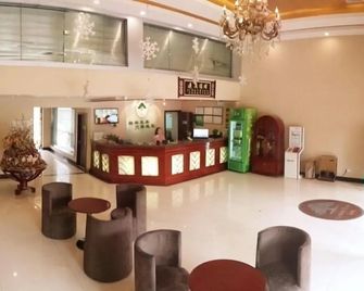 Greentree Inn Nantong Middle Renming Road Dongjing International Express Hotel - Nantong - Lobby