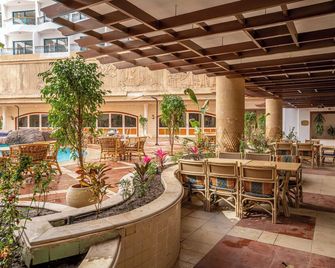 Azal Pyramids Hotel - Guiza - Patio