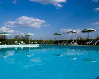 Agriturismo Macinatico - San Gimignano - Piscina