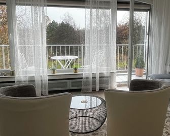 Apartment near the center with balcony and view of the city park - Essen - Sala de estar