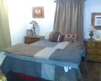Cabin 2 Miles From Trade Days Granny's Cabin Themed With Antiques - Canton - Slaapkamer