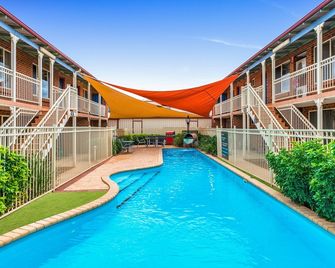 Quest Yelverton Kalgoorlie - Kalgoorlie - Pool