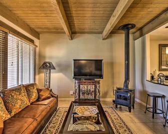 Walkable Adobe-Style Abode with Community Amenities! - Santa Fe - Living room