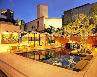 Hotel Palm Royal Resort Kokusai Street - Naha - Pool