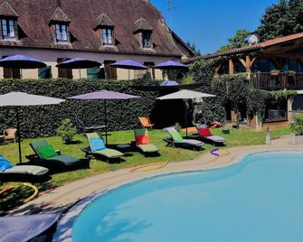 Hôtel Bien-Etre Aux Cyprès de Marquay - Les Eyzies-de-Tayac-Sireuil - Pool