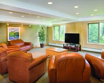 Yes step out into heaven - Canmore - Lounge