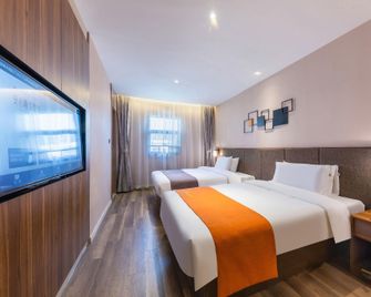 Home Inn Plus Guangzhou Shangxiajiu Pedestrian Street Yongqingfang - Guangzhou - Bedroom