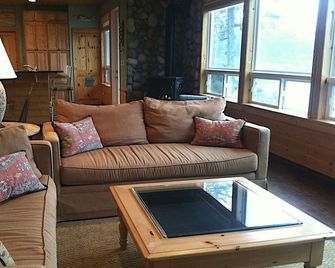 Unique waterfront Beach House with incredible view. - Pacific Beach - Sala de estar